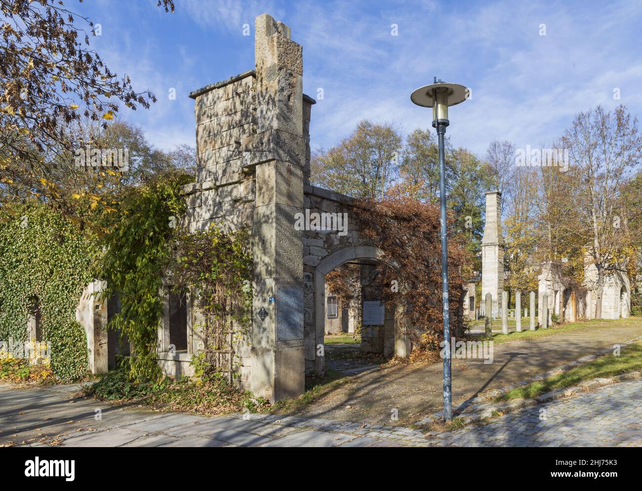 Resti delle ex opere di granito Erhard Ackermann presso i giardini termali di Weißenstadt Foto Stock