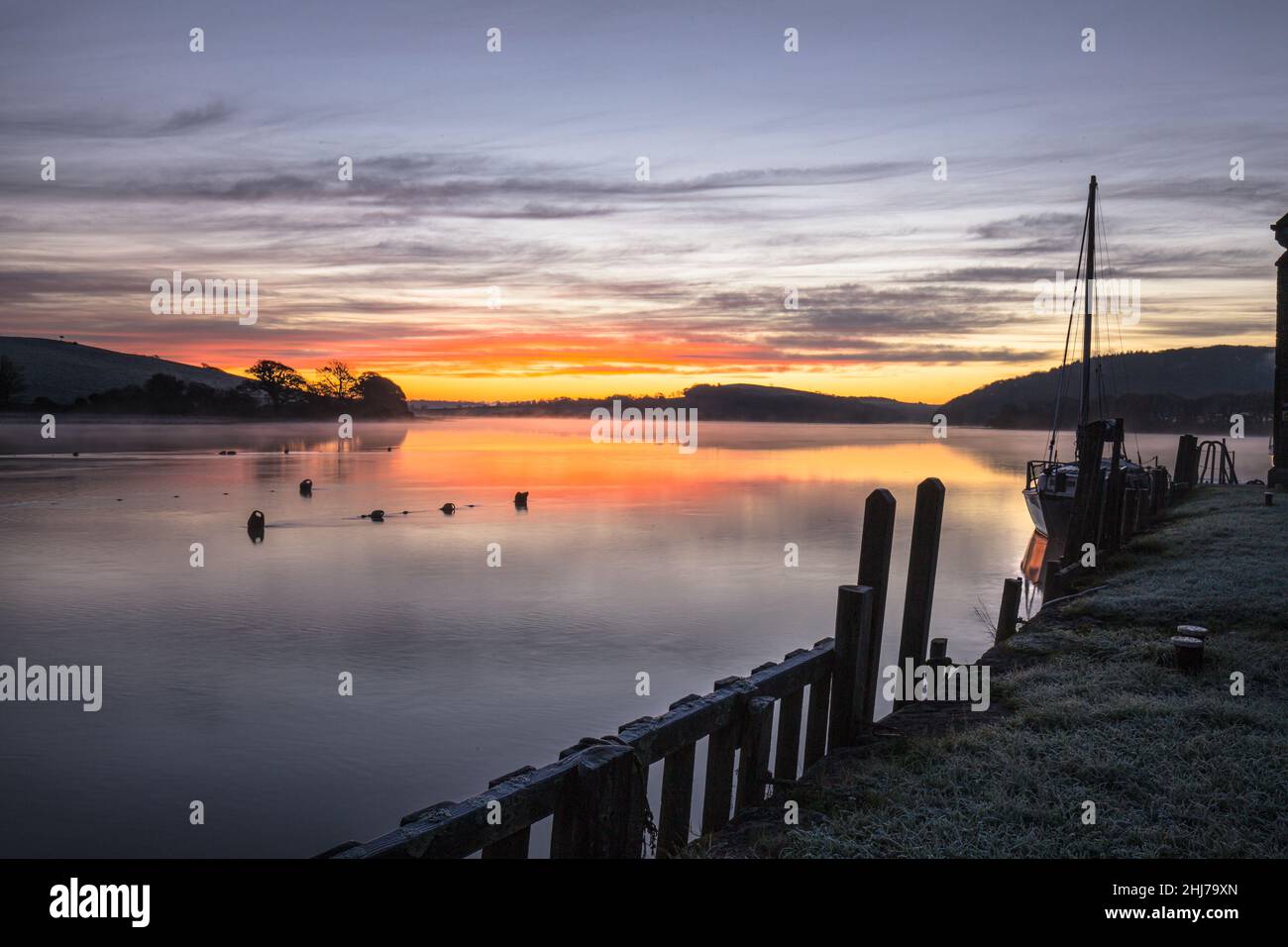 Un'alba gelida a St Germans sul fiume Tiddy Sou East Cornwall Foto Stock