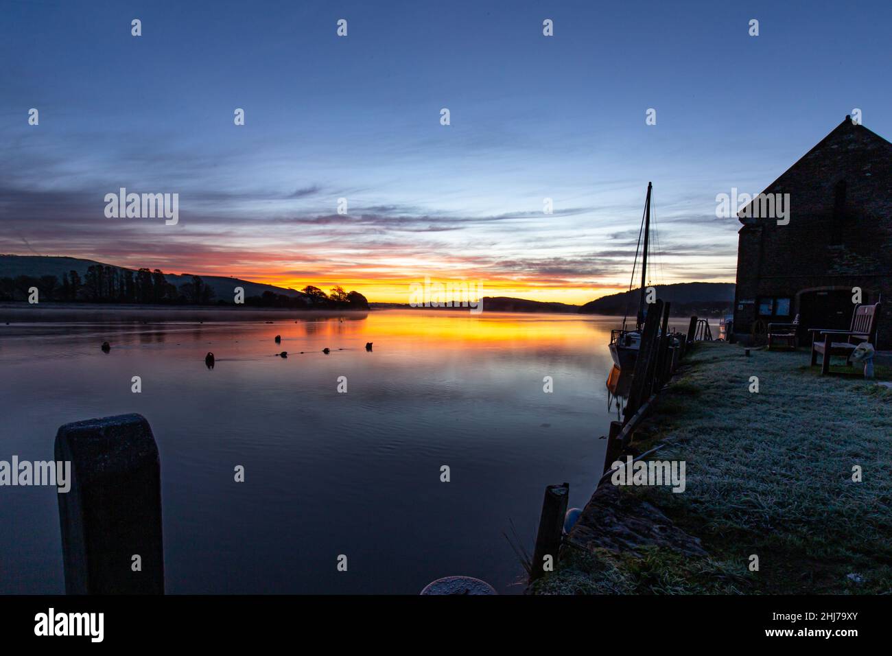 Un'alba gelida a St Germans sul fiume Tiddy Sou East Cornwall Foto Stock