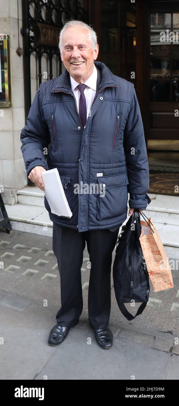 Premi oldie of the Year a Simpsons in the Strand.2017 Pic mostra: Gyles Brandreth Pic di Gavin Rodgers/pixel 8000 Ltd Foto Stock