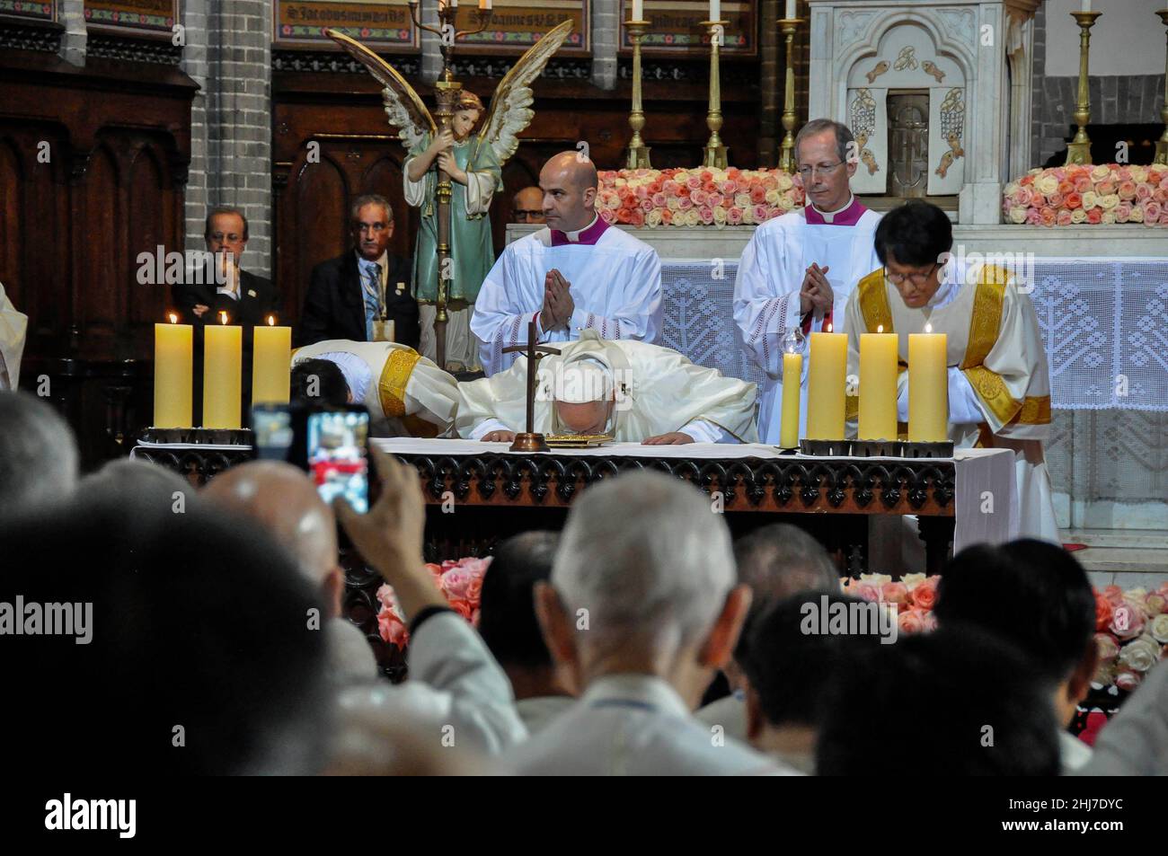 18 agosto 2014 - Seoul, Corea del Sud : Papa Francesco celebra la Messa di riconciliazione nella cattedrale principale di Seoul a Myeong-Dong, Seoul, Corea del Sud. Il lunedì del Papa ha lasciato la Corea del Sud per il Vaticano dopo aver chiuso la sua prima visita in un paese asiatico da quando ha assunto il papato nel marzo 2013. Foto Stock