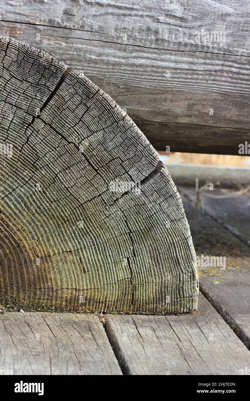 Primo piano di un semplice collegamento in legno pesante Foto stock - Alamy