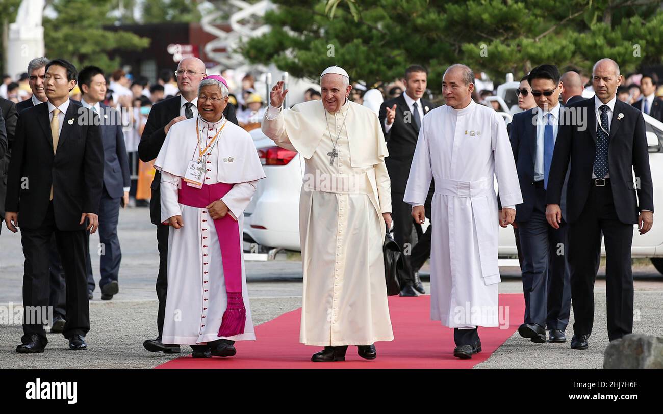 15 ago 2014 - Dangjin, Corea del Sud : Visita di Papa Francesco con le preghiere di fronte al luogo di nascita di Sant'Andrea Kim Dae-Gun al Santuario di Solmoe a Dangjin, Corea del Sud. Foto Stock