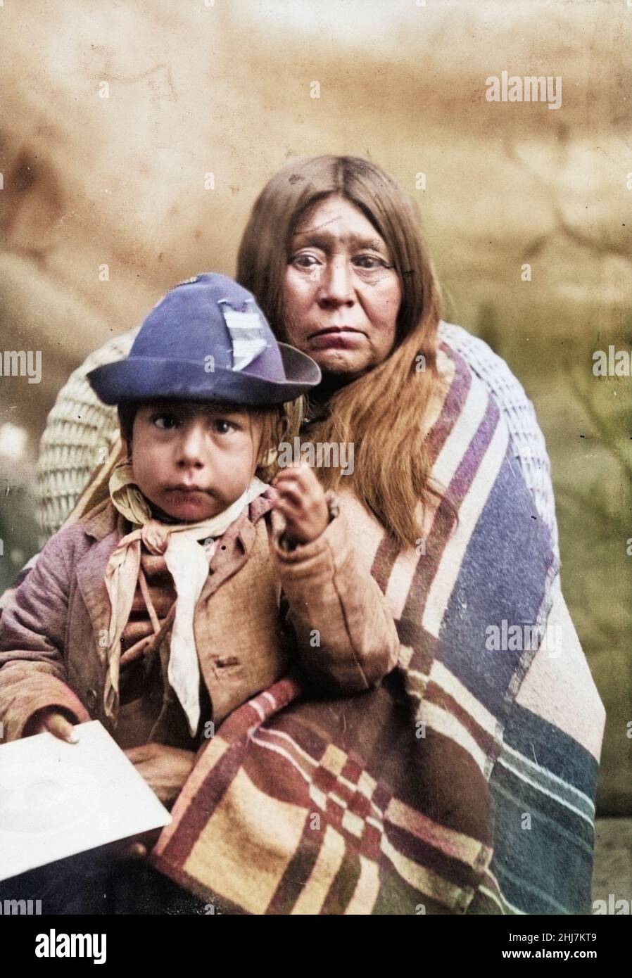 Eggelston squaw e papoose / Samuels & Mays, Meeker, Colorado. C 1902. Indiani Ute. Foto colorata. Foto Stock