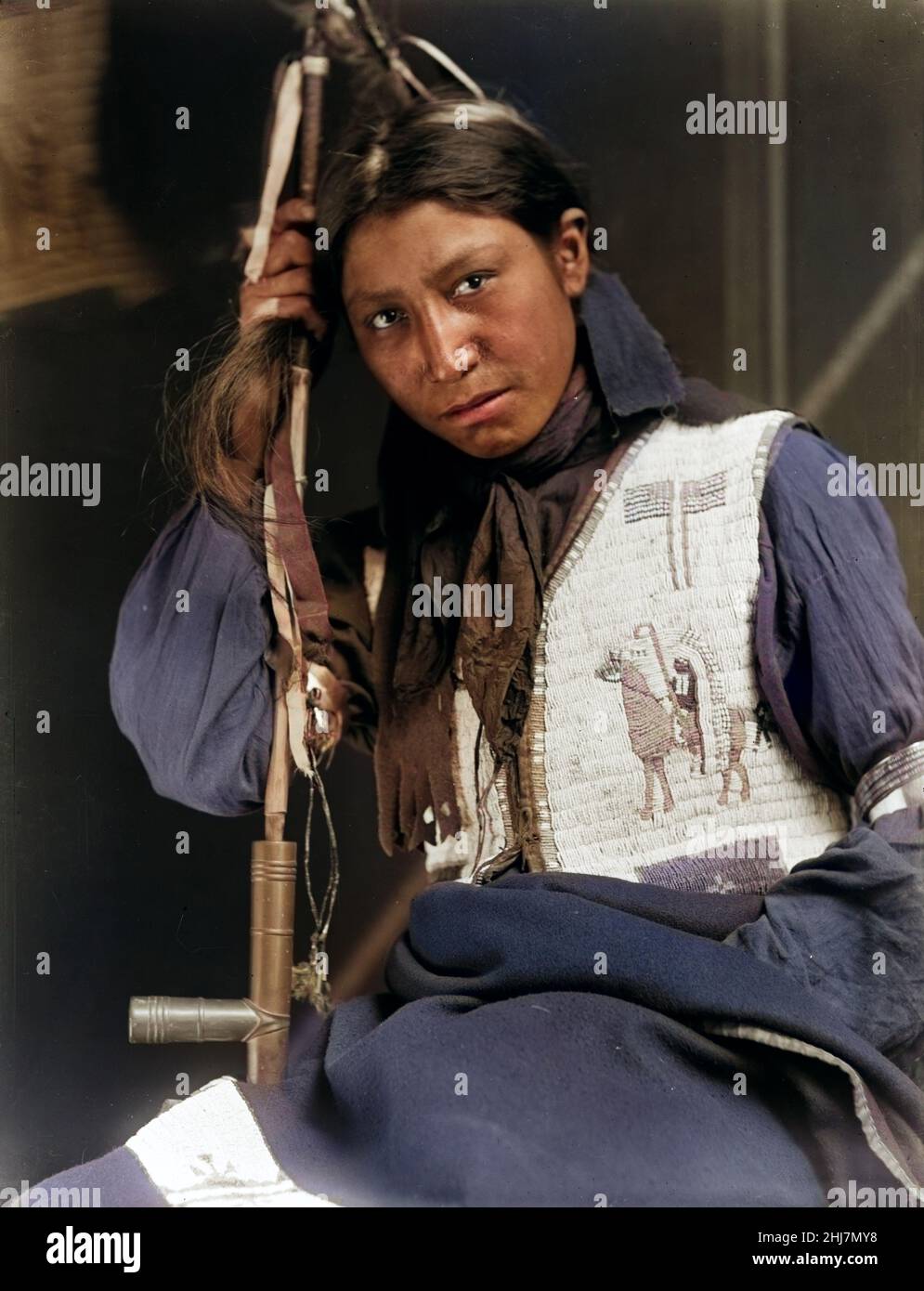 Foto d'epoca e d'epoca - uomo indiano / indiano / americano, Charles American Horse, indiano americano c 1900. Colorato. Foto Stock