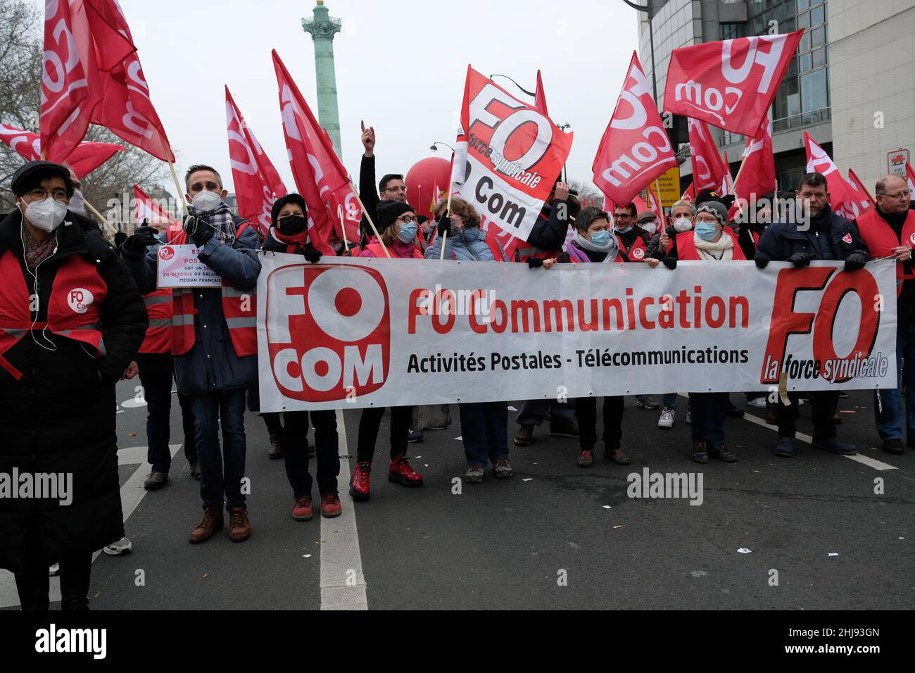 20000 persone hanno marciato tra bastille e bercy a Parigi per questa demo interprofessionale erano presenti 2 candidati per le elezioni presidenziali Foto Stock