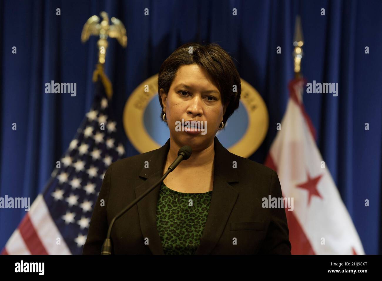 Il sindaco di DC Muriel Bowser parla di COVID-19 Situational Update durante una conferenza stampa, oggi il 27 gennaio 2022 presso il John A. Wilson Building a Washington DC, USA. (Foto di Lenin Nolly/Sipa USA) Foto Stock