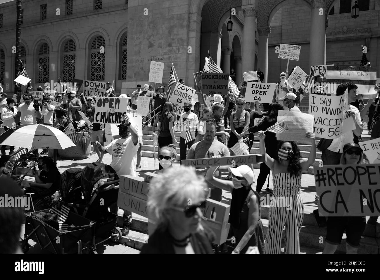 La protesta del Covid a Los Angeles tempi dispari nella storia del mondo con il Covid-19 la gente non è felice e la polizia è fuori in vigore Foto Stock