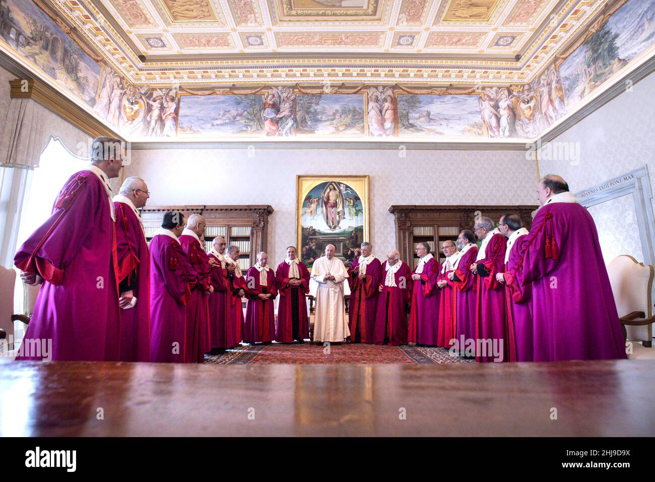 Papa Francesco ha ricevuto questa mattina in udienza: - SÉ. Mons. Alejandro Arellano Cedillo, Decano del Tribunale della Rota Romana; - membri del Collegio dei Prelati Uditori del Tribunale della Rota Romana;. Città del Vaticano 27 gennaio 2022 LIMITATO ALL'USO EDITORIALE - Vatican Media/Spaziani. Foto Stock