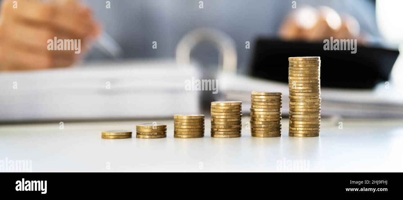 Documenti relativi all'inflazione monetaria e al calcolo della fattura fiscale Foto Stock