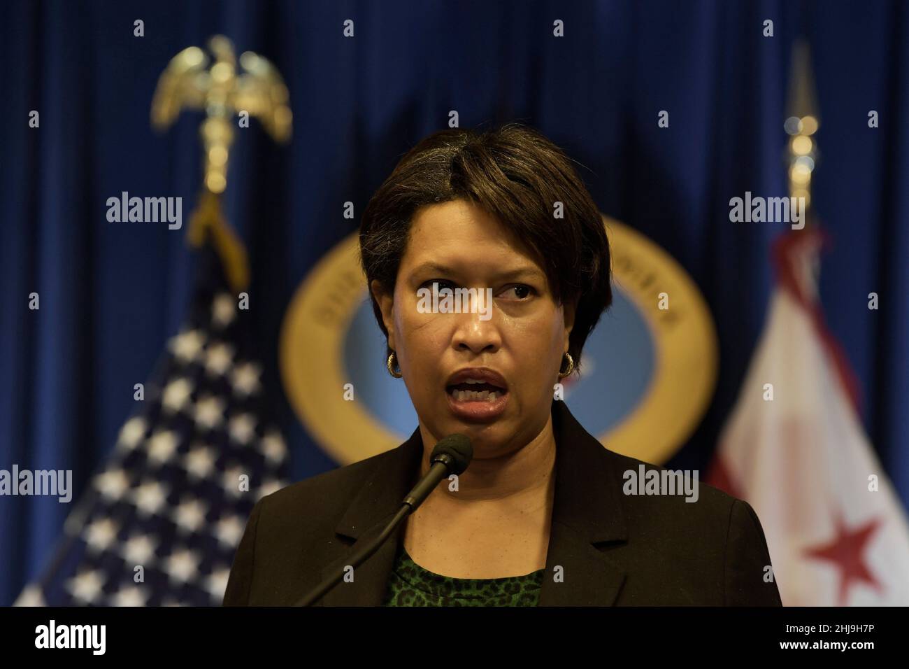 27 gennaio 2022, Washington, Distry of Columbia, USA: Il sindaco di DC MURIEL BOWSER parla di COVID-19 Situational Update durante una conferenza stampa, oggi il 27 gennaio 2022 presso il John A. Wilson Building a Washington DC, USA. (Credit Image: © Lenin Nolly/ZUMA Press Wire) Foto Stock