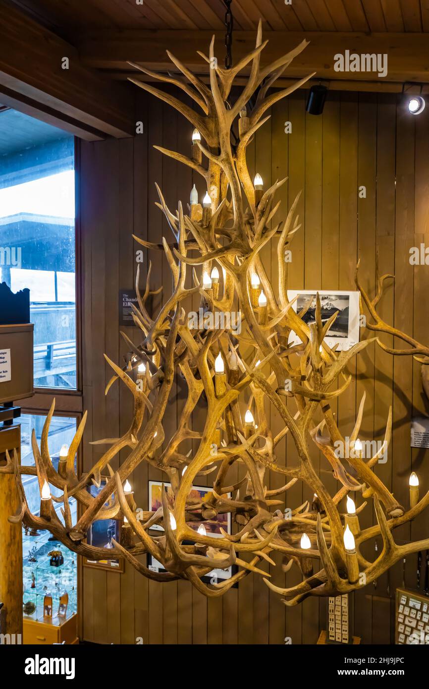 Jackson Hole e Greater Yellowstone Visitor Center sul National Elk Refuge, Jackson, Wyoming, USA [l'immagine include opere protette da copyright; pidocchi editoriali Foto Stock