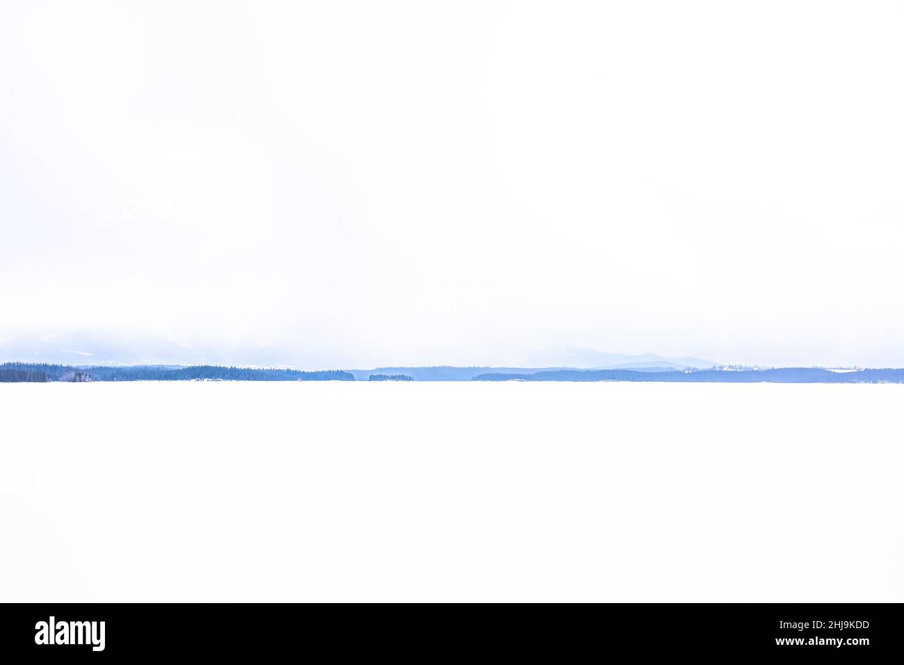 Vista di aprile sul lago Jackson ancora ghiacciato nel Grand Teton National Park, Wyoming, USA Foto Stock