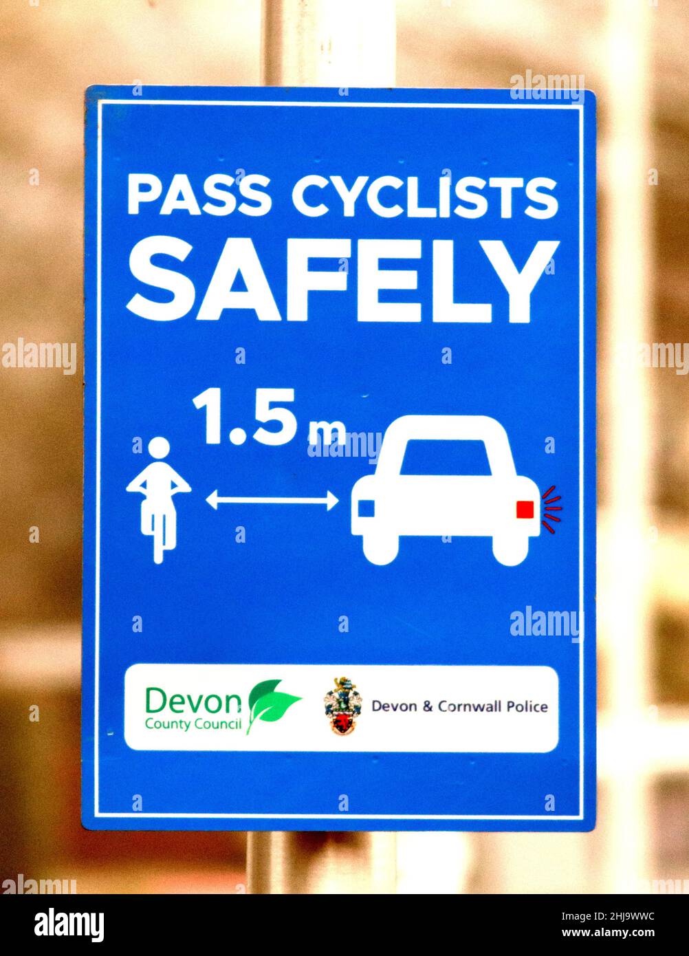 Passa i ciclisti in modo sicuro Foto Stock