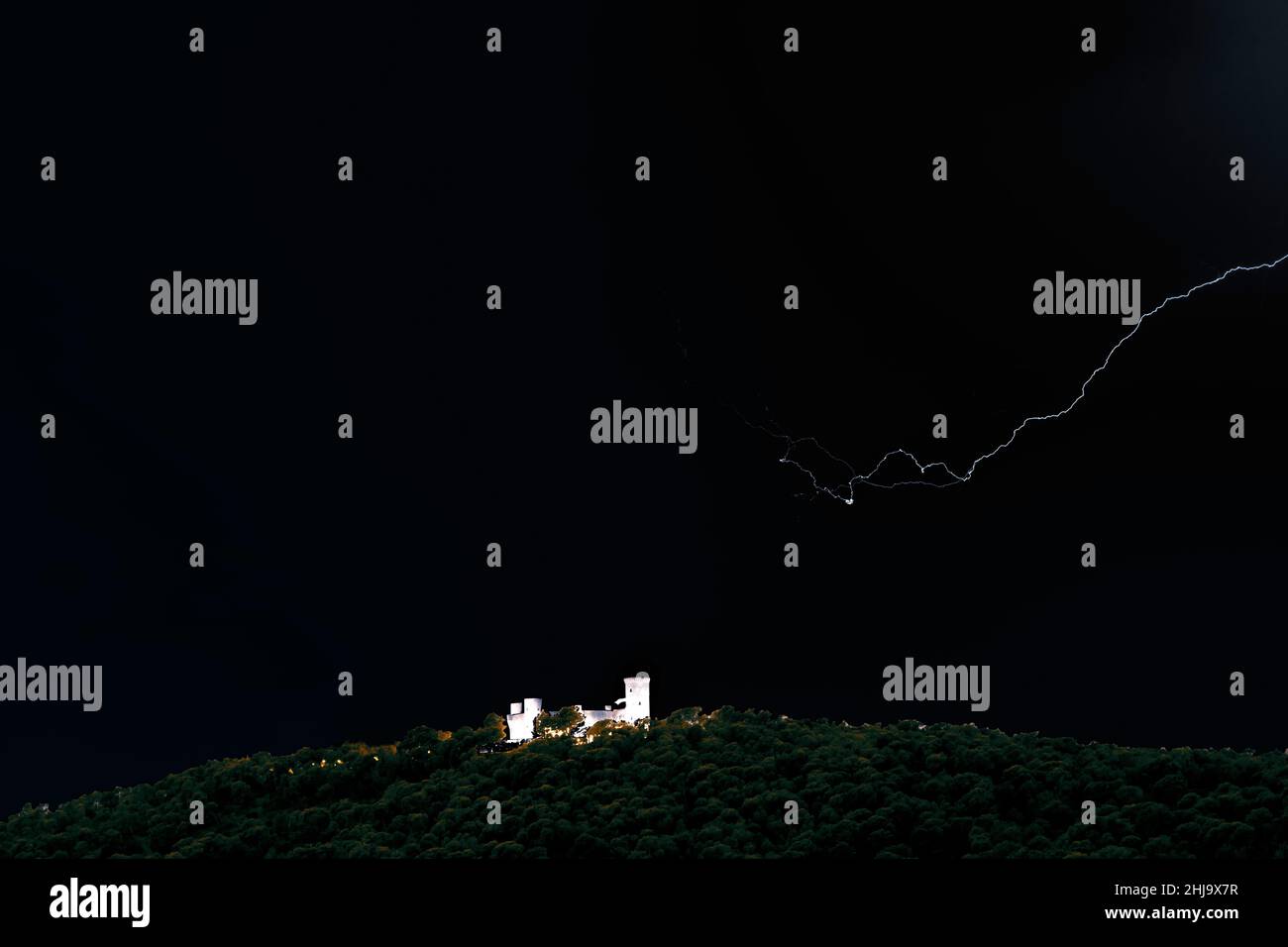 Castell de Bellver di notte e con il fulmine, Maiorca, Spagna Foto Stock