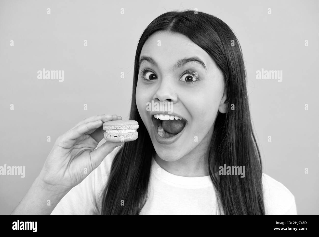 proviamo questo. dolci torte francesi. cura dentale di teen girl. dente dolce. yummy. biscotti di pasticceria. Foto Stock