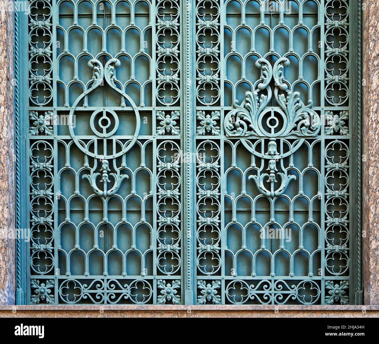 Antica griglia finestra dettaglio, Rio de Janeiro Foto Stock