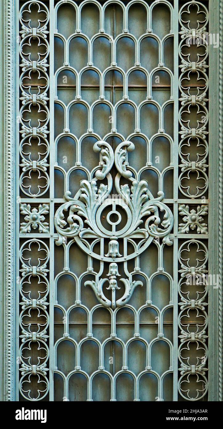 Antica griglia finestra dettaglio, Rio de Janeiro Foto Stock