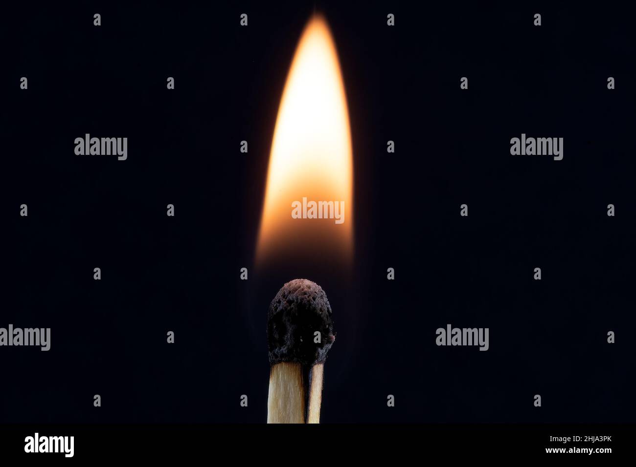Vista ravvicinata di una fiamma da un match stick Foto Stock
