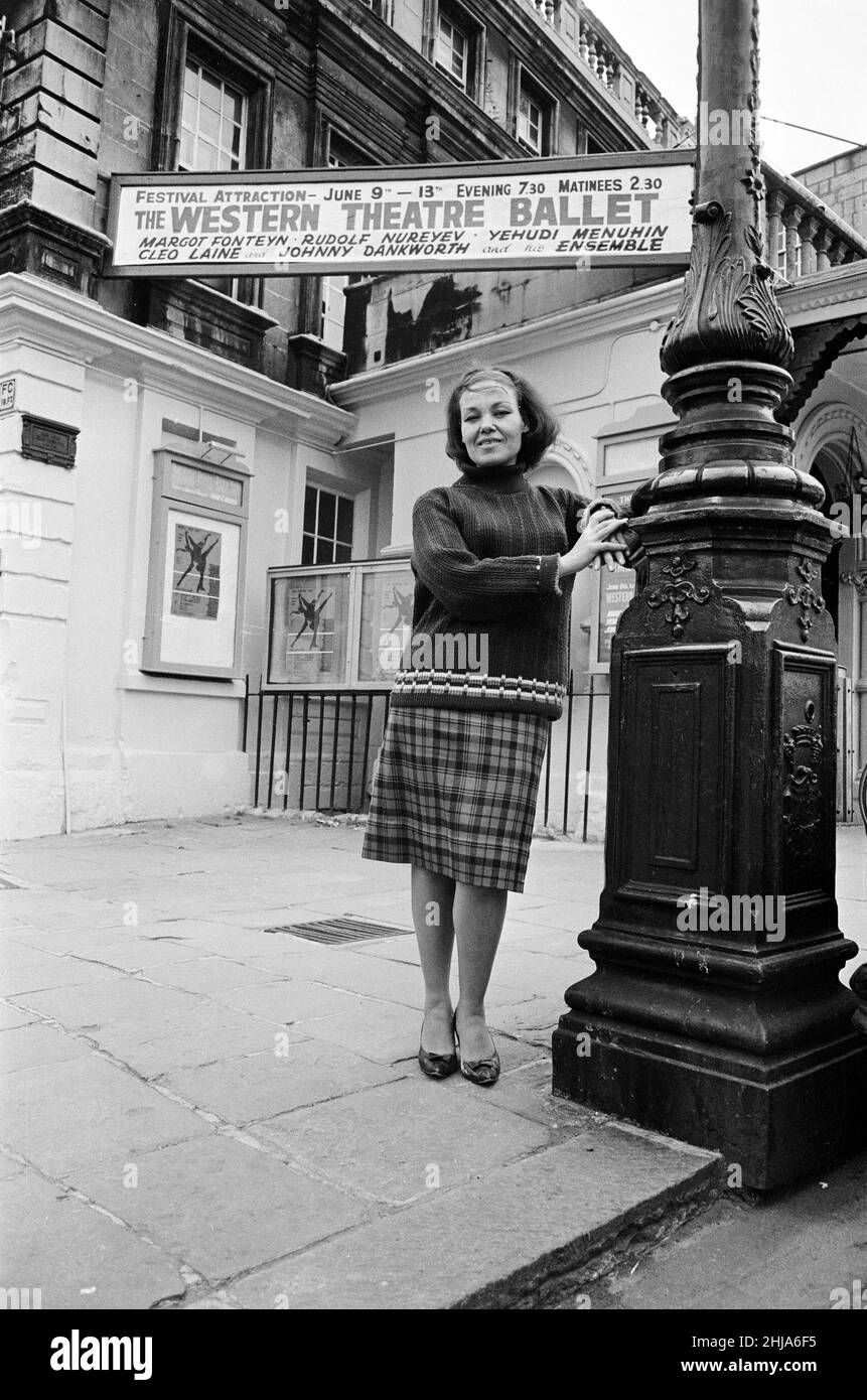 Cleo Laine è stata raffigurata al Teatro reale di Bath, dove compare nel balletto vocale Lysistrata. 11th giugno 1964. Foto Stock