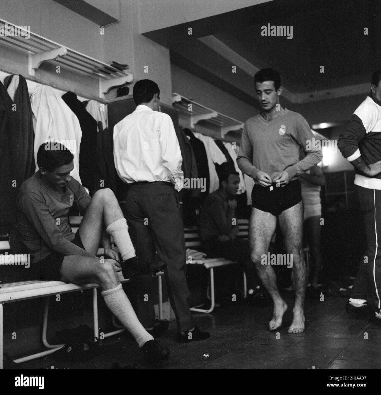 Dietro le quinte al Real Madrid Football Club, stadio Santiago Bernabeu, Madrid, Spagna, 24th maggio 1964. Tre giorni prima della finale della Coppa europea contro Inter Milano. Nella foto, giocatori in spogliatoio. Foto Stock