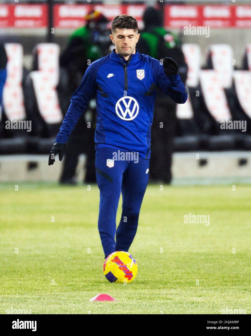 Columbus, Ohio, Stati Uniti. 27th Jan 2022. Stati Uniti in avanti Christian Pulisic si riscalda prima di affrontare El Salvador a Columbus, Ohio, Stati Uniti. Credit: Brent Clark/Alamy Live News Foto Stock