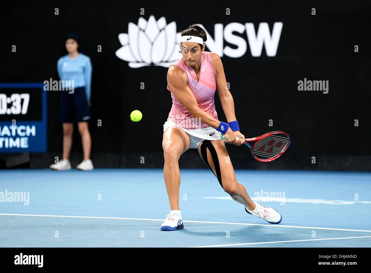 Sydney, Australia, 13 gennaio 2022. Caroline Garcia di Francia gioca un backhand durante la partita di tennis classica di Sydney tra Barbora Krejcikova della Repubblica Ceca e Caroline Garcia di Francia. Credit: Steven Markham/Speed Media/Alamy Live News Foto Stock