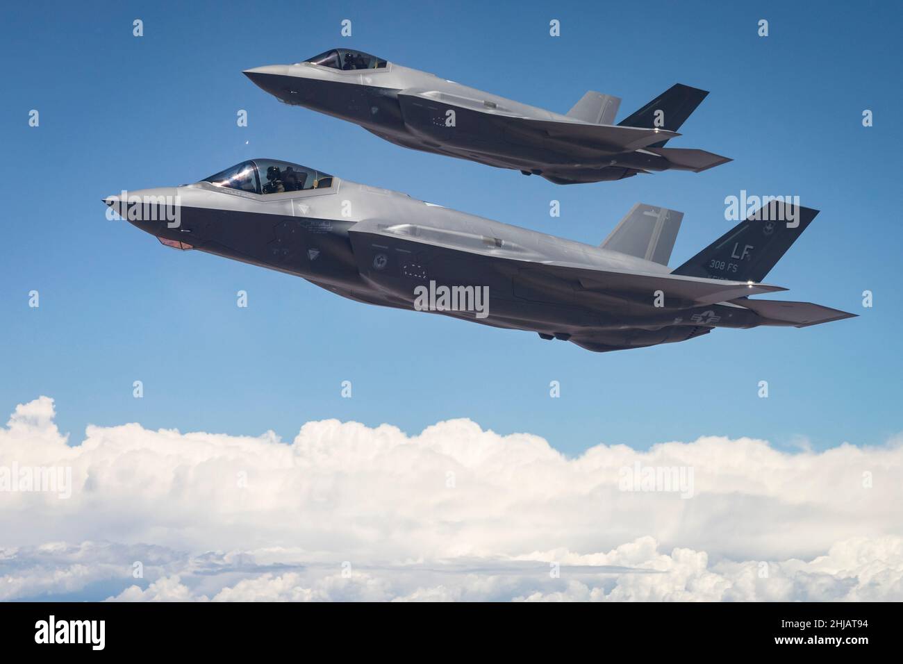 USA. 27th Jan 2022. DATA FILE SCONOSCIUTA: Il F-35C Lightning II è la prima piattaforma aerea a basso livello osservabile della Marina degli Stati Uniti. Il F-35 è in fase di acquisto per sostituire il F/A-18C/D Hornet come principale combattente offensivo del gruppo di corriere per la difesa aerea e il supporto aereo. Una corsa contro il tempo è in corso per la Marina degli Stati Uniti di raggiungere uno dei suoi aerei da combattimento abbattuti - prima che i cinesi arrivino lì per primi. L'aereo da $100m F35-C è sceso nel Mar Cinese Meridionale dopo quello che la Marina descrive come un 'misshap' durante il decollo dalla USS Carl Vinson. (Credit Image: © Lockheed Martin/ZUM Foto Stock
