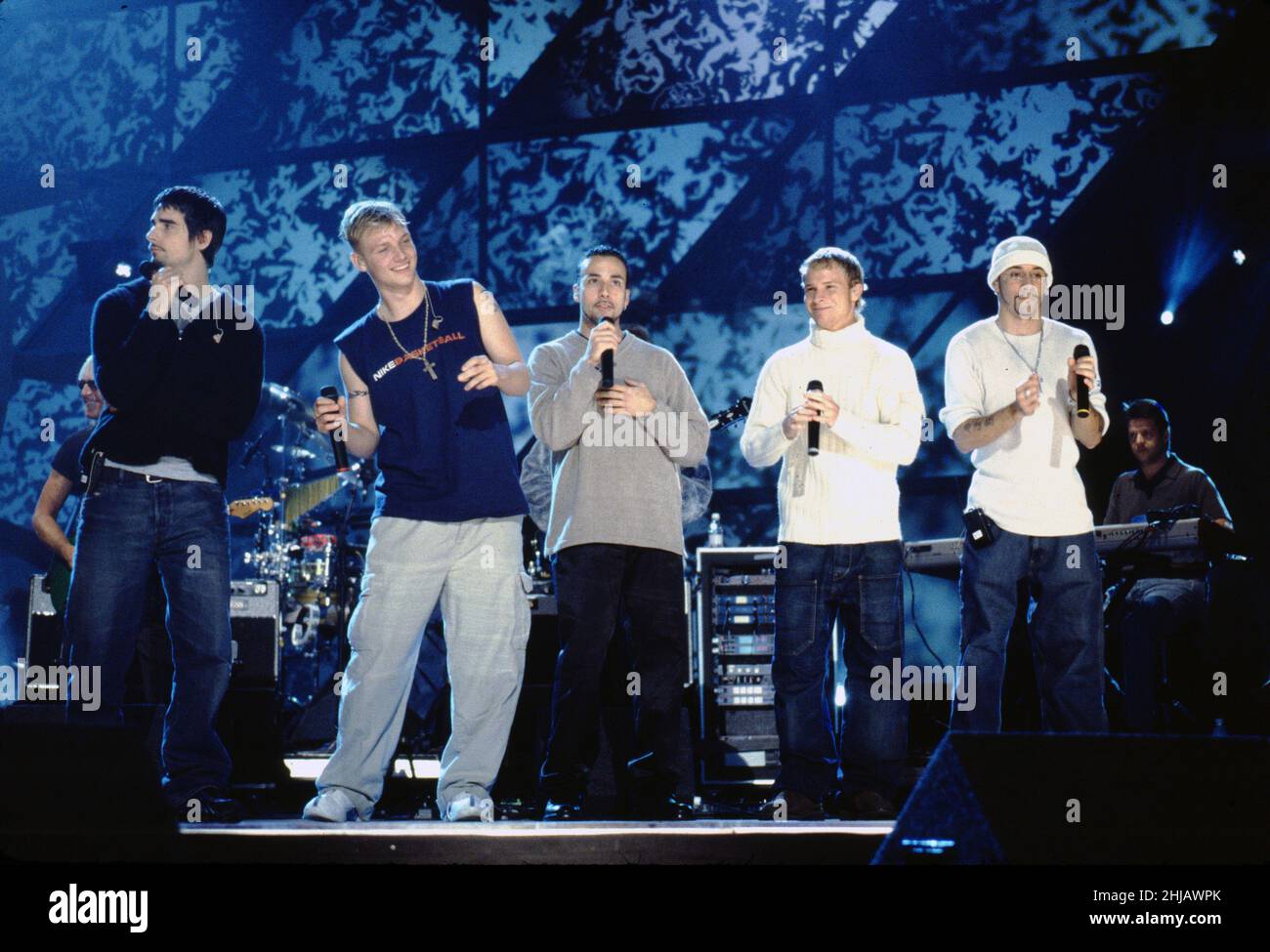 Brian Littrell, Nick carter, Howie Dorough, A.J. McLean, e Kevin Richardson dei Backstreet Boys esecuzione nel 2001 credito: Ron Wolfson / Rock negatives / MediaPunch Foto Stock