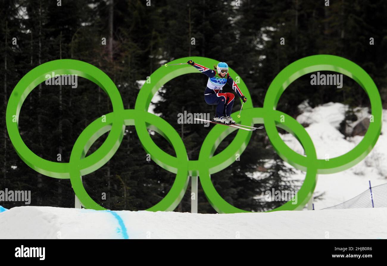 Foto di archivio datata 23-02-2010 del Sarah Sauvey della Gran Bretagna durante la Sci Cross delle donne. Non sono solo i timori della pandemia di invasione - e la reale prospettiva che gli atleti vedano i loro sogni olimpici appassire in una struttura di isolamento - a portare molti a chiedersi se le Olimpiadi di Pechino debbano aver luogo. Data di emissione: Venerdì 28 gennaio 2022. Foto Stock