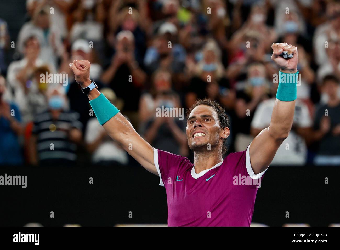 Melbourne, Australia. 28th. Gennaio 2022. Il tennista spagnolo Rafael Nadal festeggia durante il torneo Australian Open di Melbourne Park venerdì 28 gennaio 2022. © Juergen Hasenkopf / Alamy Live News Foto Stock