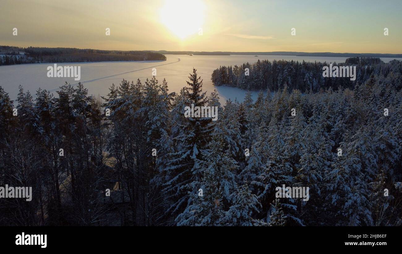 Lago Kuolimo in inverno a -20°C girato da drone nel mese di gennaio Foto Stock