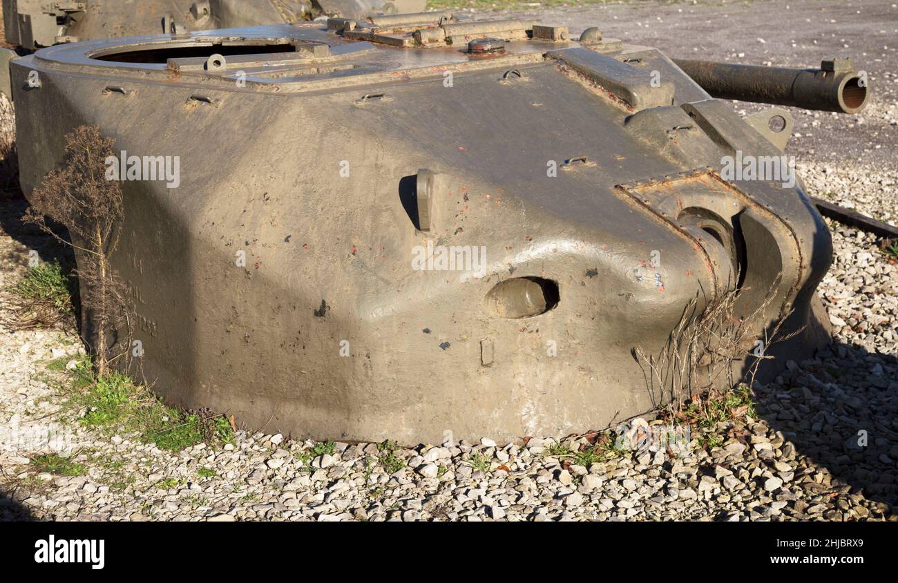 Centurion sperimentale Torretta principale del serbatoio di battaglia recuperata dalla gamma di Gunnery di Lulworth. Bovington Tank Museum, Dorset, Regno Unito Foto Stock