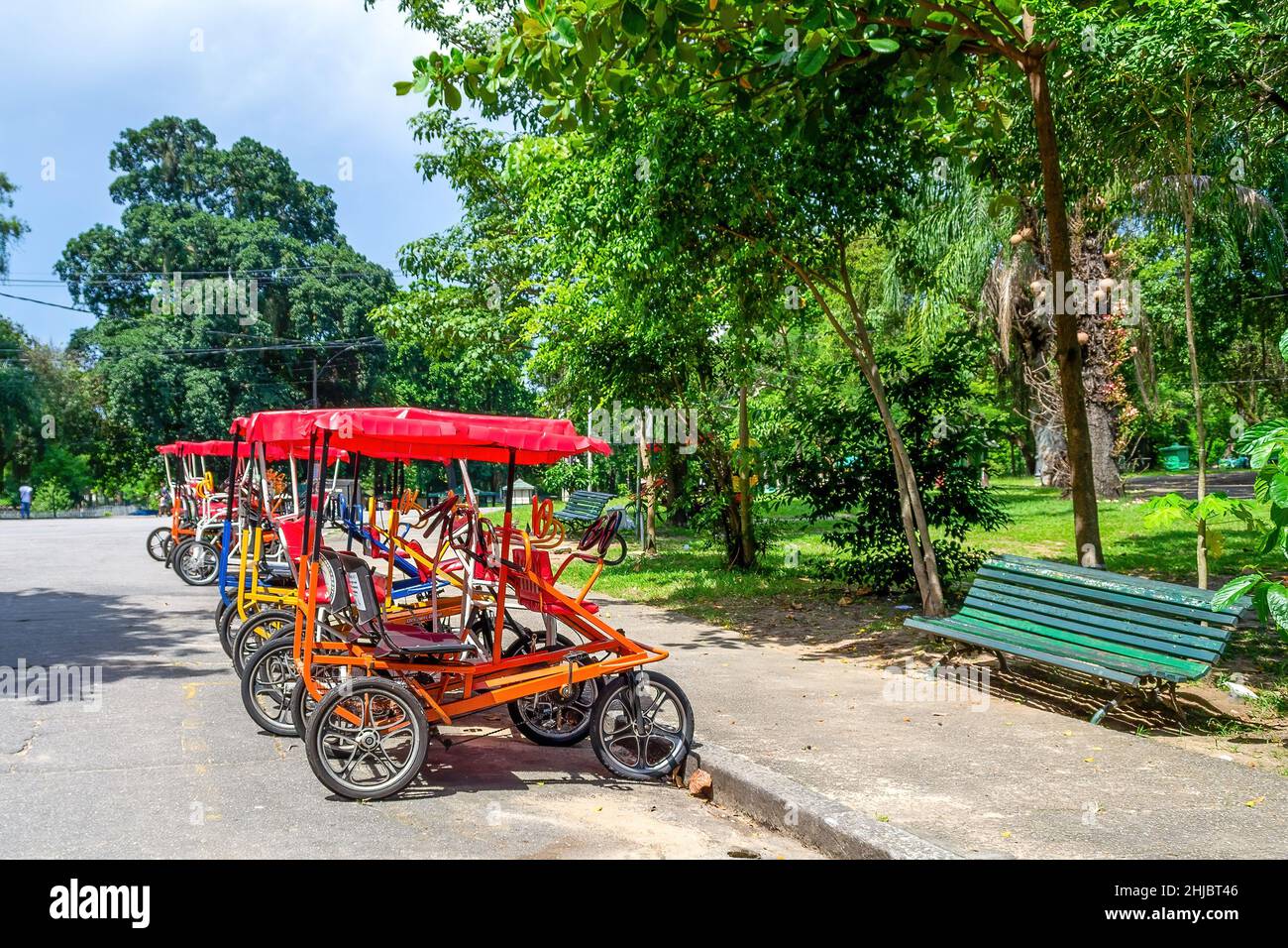 Un gruppo di pedicabs per il trasporto all'interno di Quinta da Boa Vista che è un parco pubblico di grande importanza storica situato nel Sao Cristovao n Foto Stock