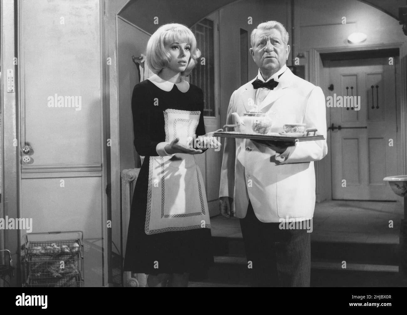 Monsieur anno: 1964 Francia Francia Direttore: Jean-Paul le Chanois Jean Gabin, Mireille Darc Foto Stock