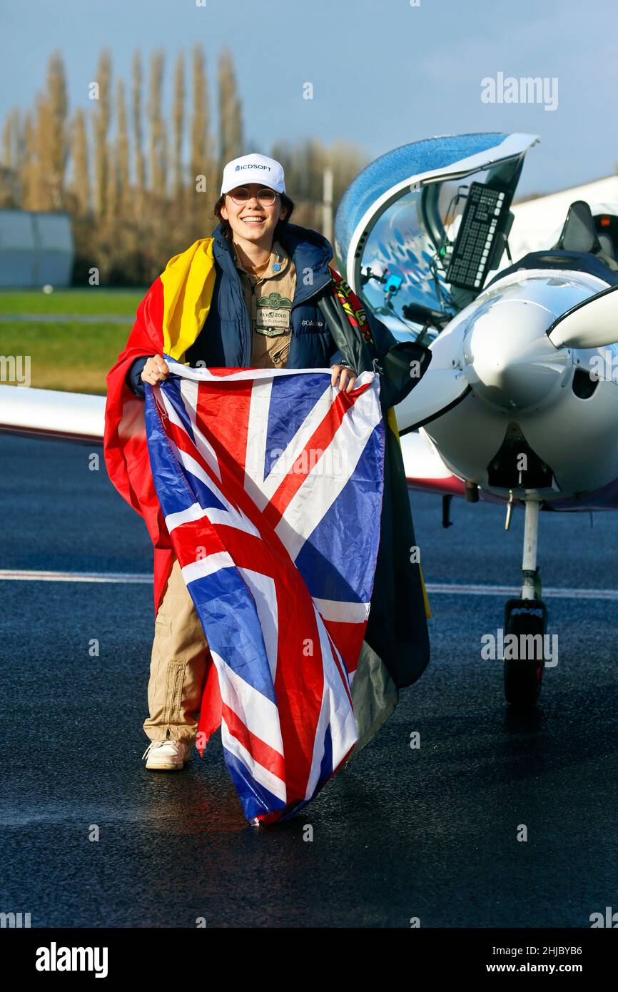Aeroporto Internazionale Kortrijk-Wevelgem, Belgio. Il pilota britannico Zara Rutherford, di 19 anni, completa il suo volo da solista odyssey di 5 mesi in tutto il mondo Foto Stock