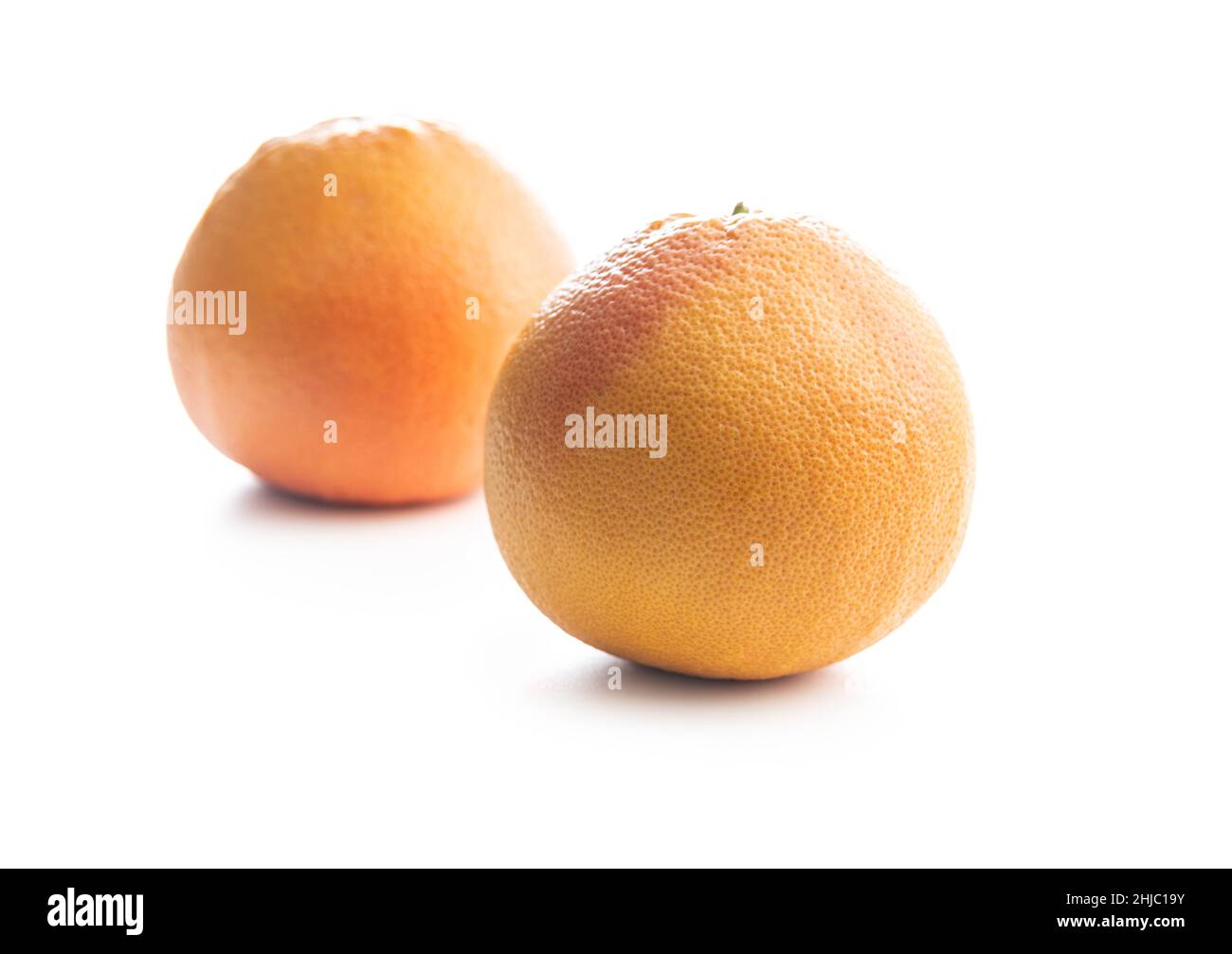 Agrumi. Pompelmo fresco isolato su sfondo bianco. Foto Stock