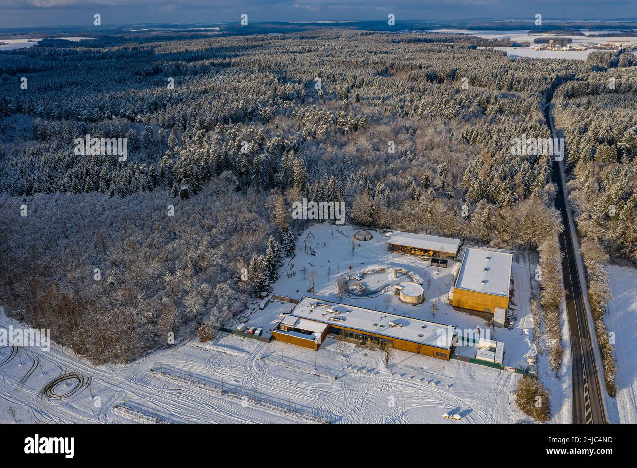 veduta aerea del dinopark denkendorf presso il parco naturale denkendorf, baviera, germania Foto Stock