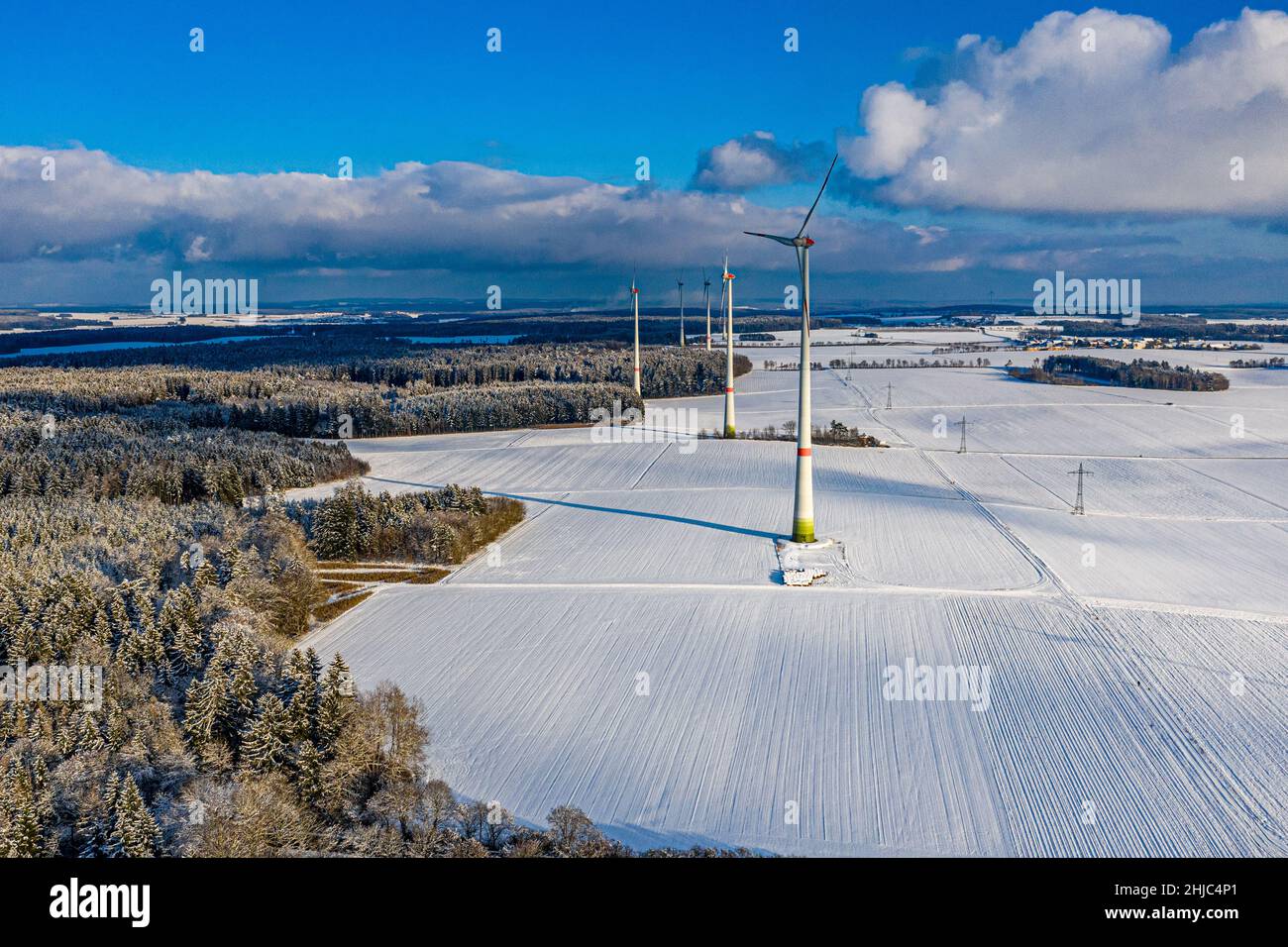 vista aerea di un parco eolico vicino a ingolstadt, baviera, germania Foto Stock