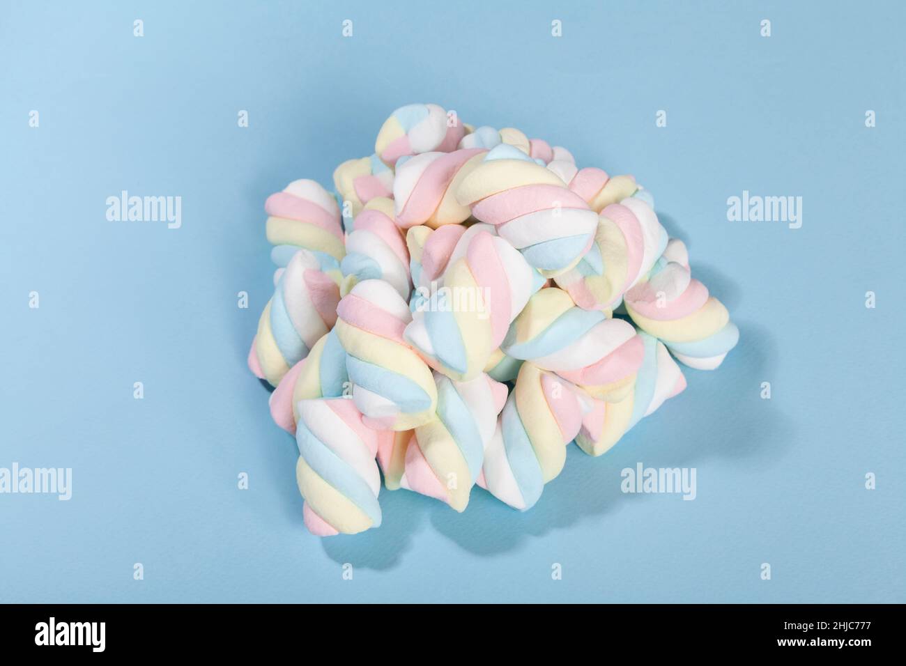 Marshmallows multicolore - Marshmallows gustosi, colorati e soffici. Foto Stock