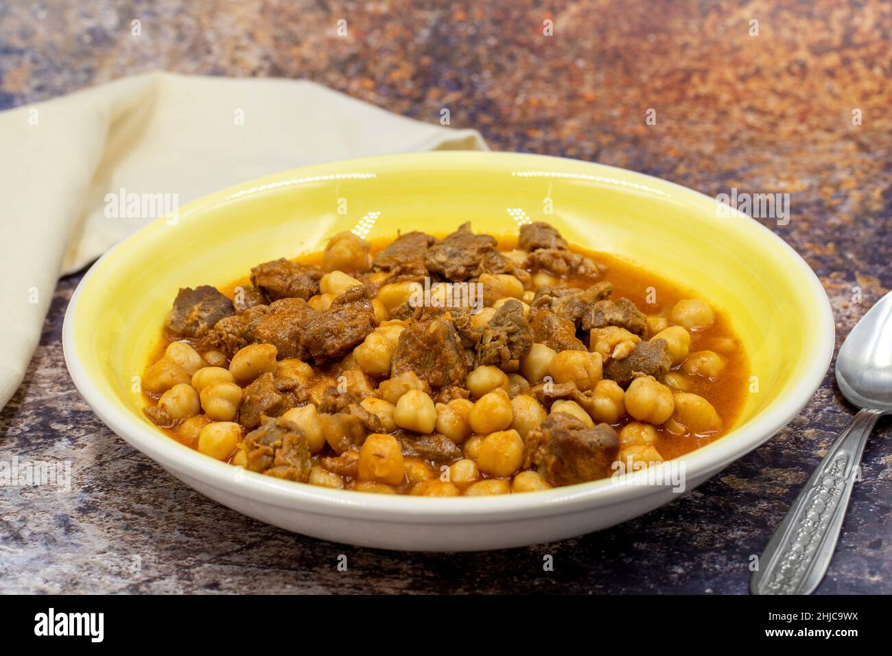 Deliziosi piatti turchi tradizionali; ceci con carne. Nome turco; rifugio Etli Foto Stock