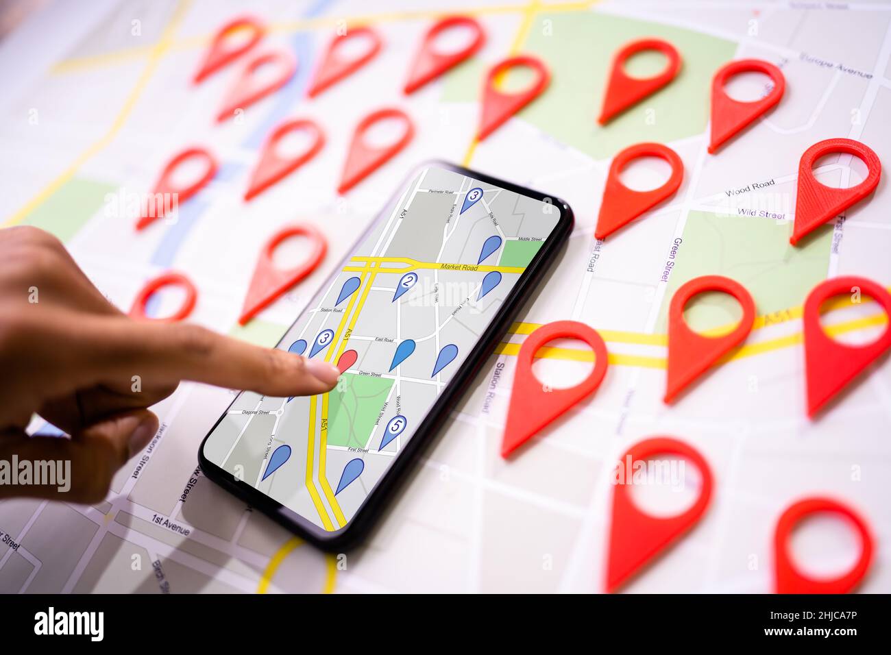 Ricerca segnaposto localizzatore mappa città locale Foto Stock