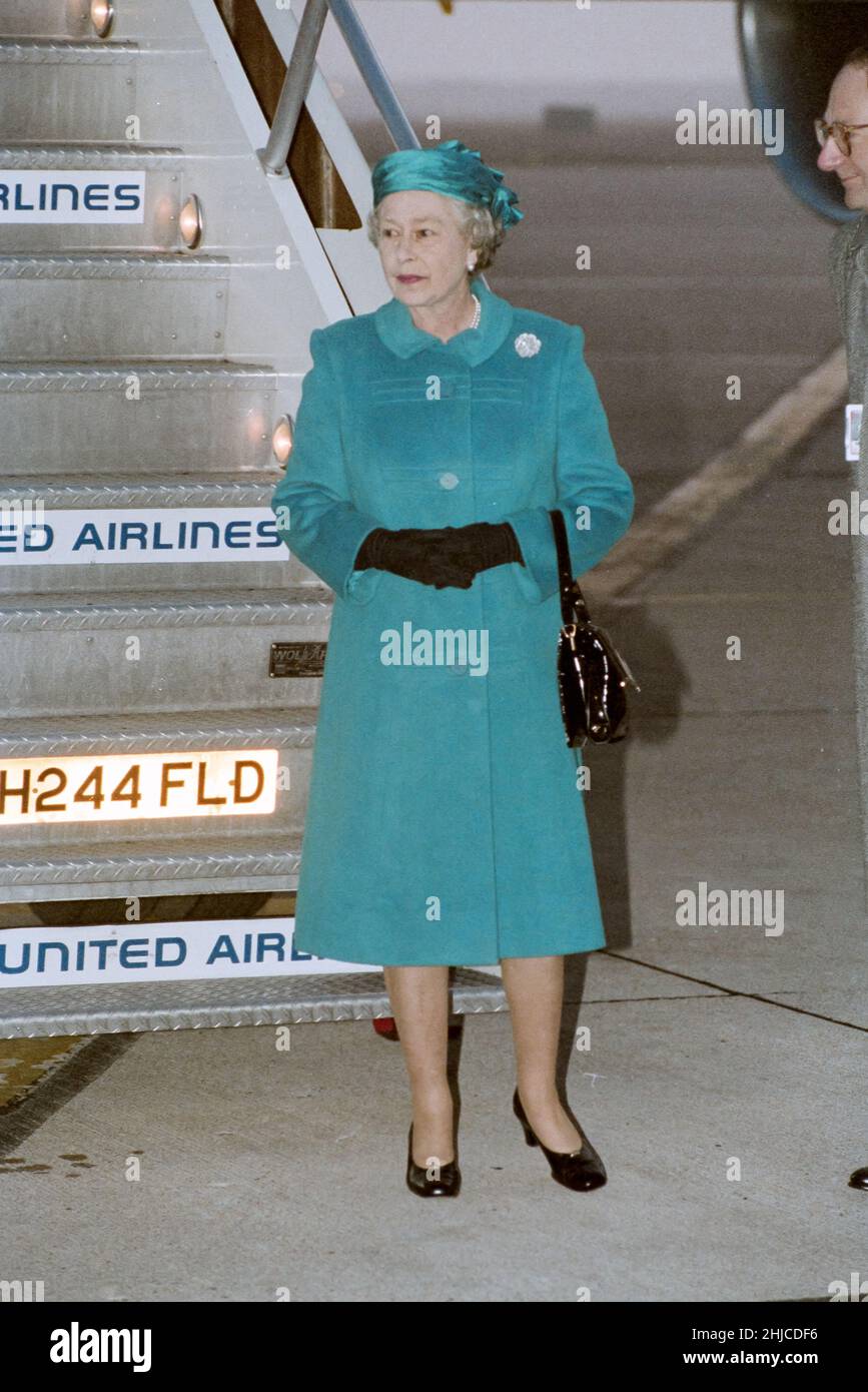 Regina Elisabetta II 1992 feb 26th Heathrow C/N 011548 dall'Australia Foto Stock
