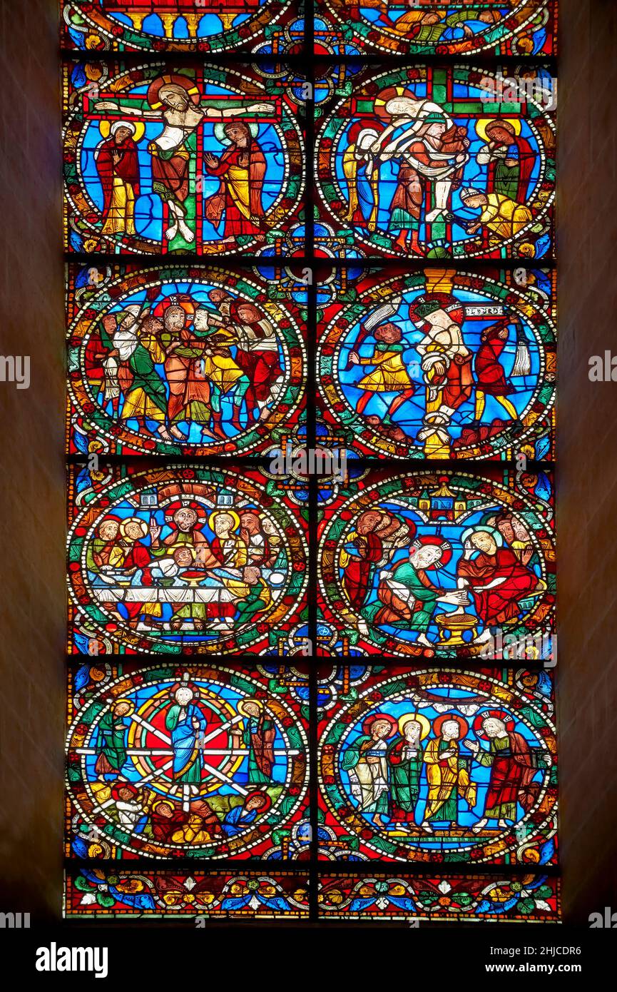 Vetrata medievale della Cattedrale Gotica di Chartres, Francia - dedicata alla Passione. La Passione di Cristo è la storia di Gesù Chr Foto Stock