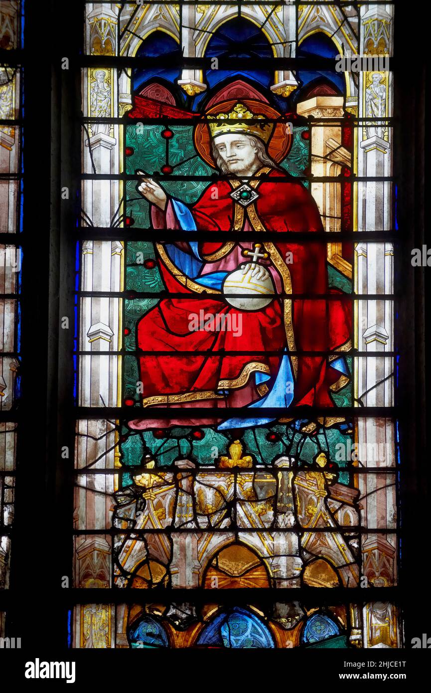 Vetrate della Cattedrale di Chartres, Francia - raffigurante Gesù Cristo e Maria. Un sito patrimonio dell'umanità dell'UNESCO. Le vetrate di Cha Foto Stock