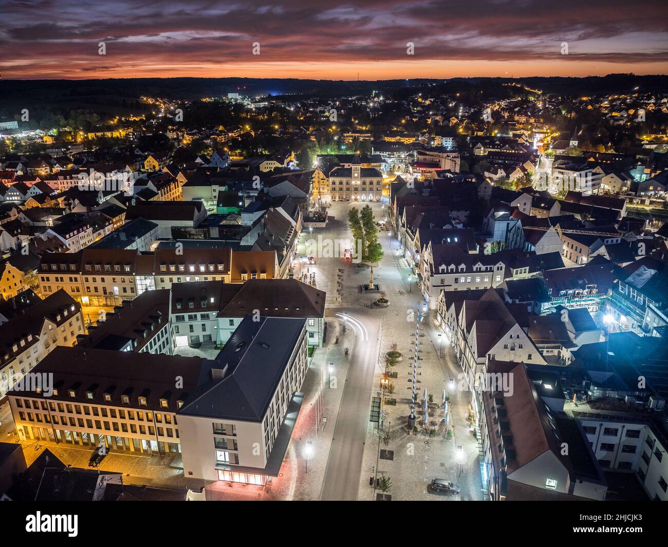 Pfaffenhofen an der ILM von oben, Luftaufnahme Hauptplatz am frühen Morgen Foto Stock