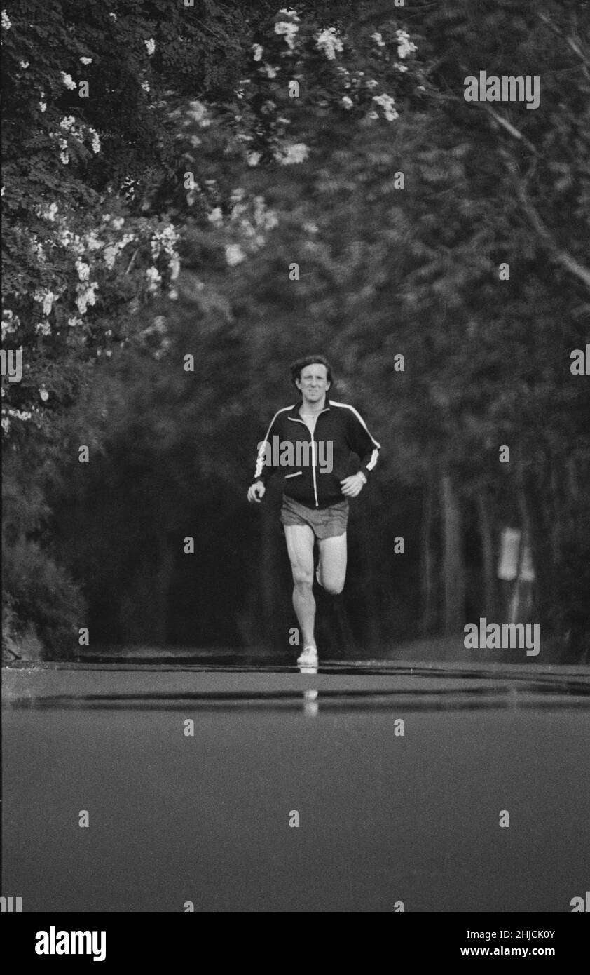 James F. Fixx (1932 - 1984), meglio noto come Jim Fixx, è stato l'autore del Libro completo di corsa, pubblicato nel 1977, e ha aiutato a popolare il movimento di idoneità in America. Foto Stock