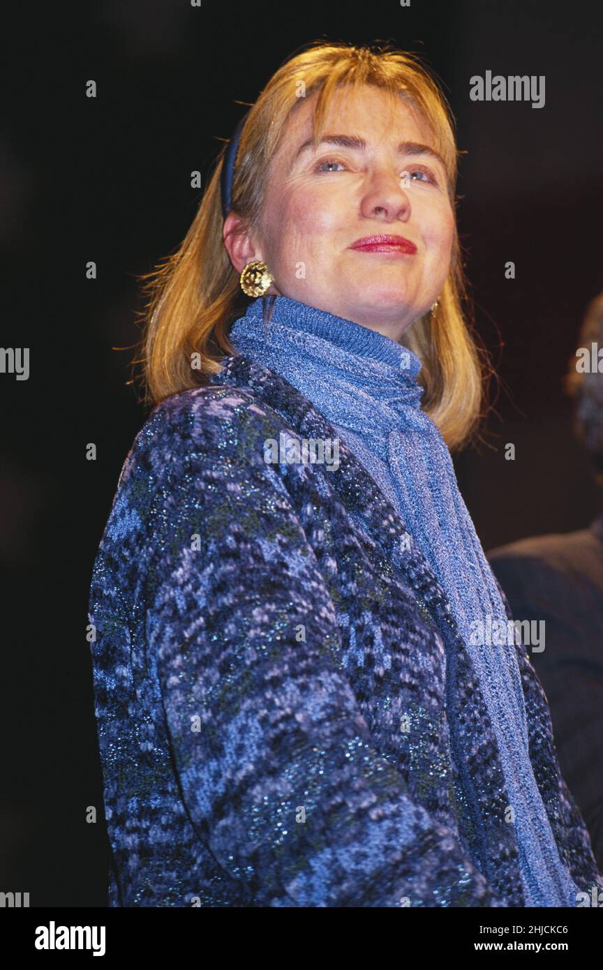 Hillary Clinton ad un raduno a Denver, Colorado, durante gli ultimi giorni della campagna presidenziale riuscita di Bill Clinton, 1992. Foto Stock