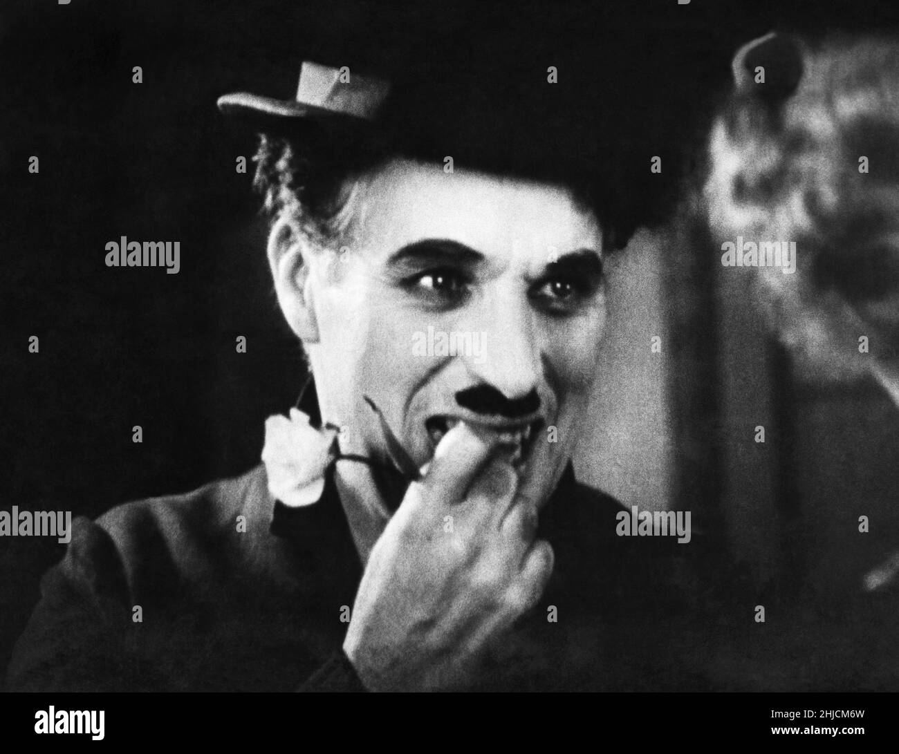 Charlie Chaplin (16 aprile 1889 - 25 dicembre 1977), la star del cinema muto inglese, nella scena finale di 'City Lights' (1931). Foto Stock