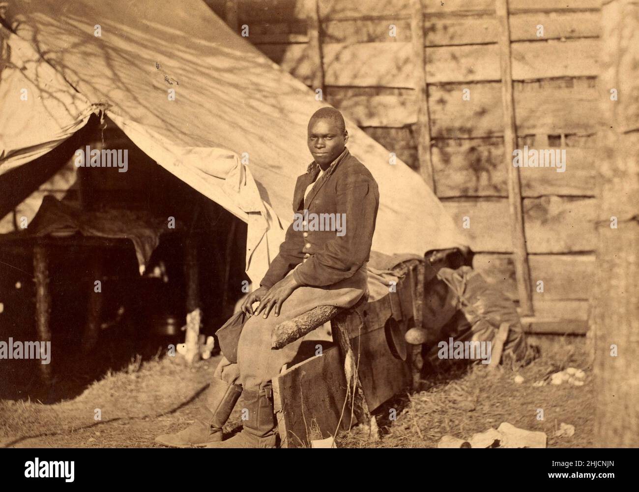 Soldato nero a Camp, guerra civile americana, circa 1863. Foto di Alexander Gardner. Foto Stock